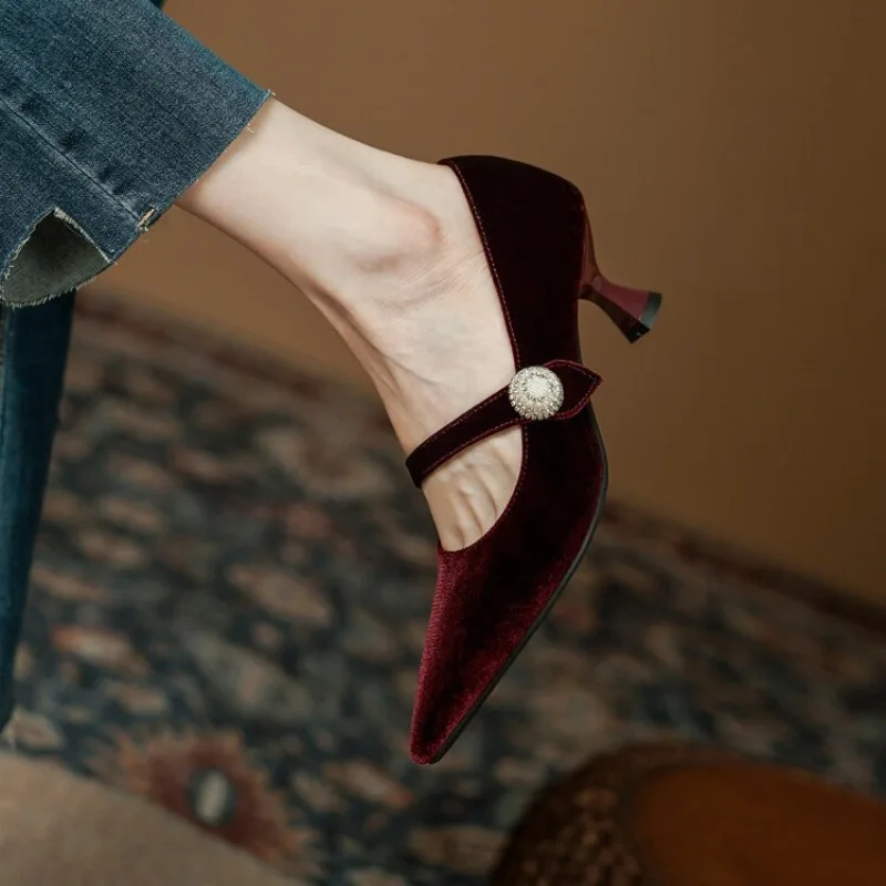 Weinrote Mary-Jane-Schuhe mit  – Vintage Old Fashion Bewertung und Preis