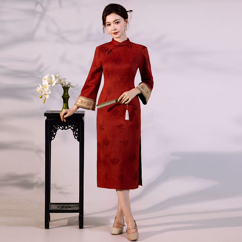 Luxuriöses Qipao aus Wildleder – Vintage Fashion Gen Z Bewertung und Preis
