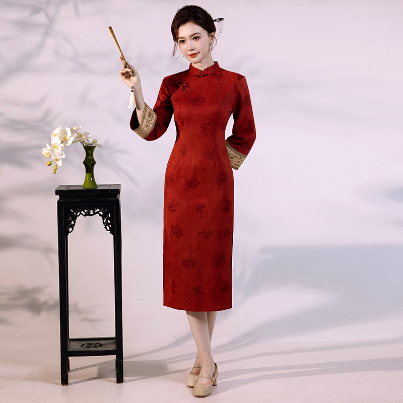 Luxuriöses Qipao aus Wildleder – Vintage Fashion Gen Z Bewertung und Preis